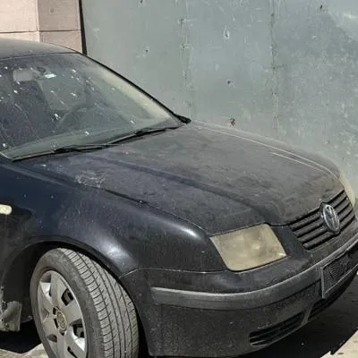 VOLKSWAGEN BORA ÖN KAPUT ÇIKMA ORJİNAL SİYAH RENK 