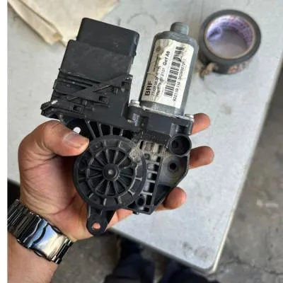 VW GOLF 6 SAĞ ÖN CAM MOTORU 5K0 959 704 D