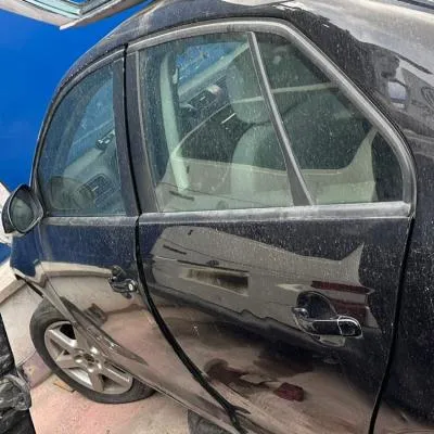 VOLKSWAGEN JETTA ÇIKMA ORJİNAL SOL ÖN KAPI SİYAH RENK HATASIZ