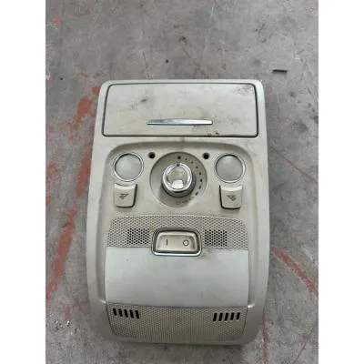 AUDİ A4 ÇIKMA TAVAN LAMBASI SANRUFLU MODEL 8T0 947 135 F