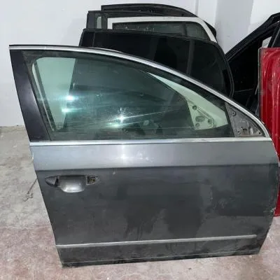 VW Passat B6 Çıkma Sağ Ön Kapı