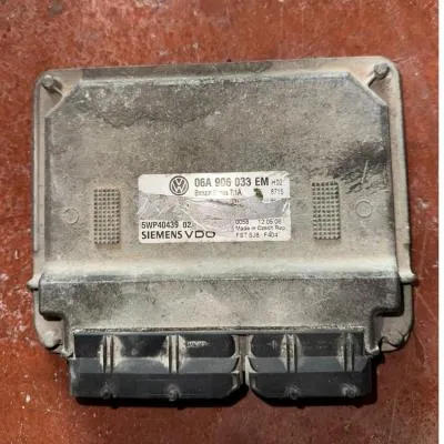 VW Golf 5 1.6 Benzinli Motor Beyni 06A 906 033 EM