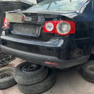 VW Jetta Çıkma Arka Tampon Siyah Renk 